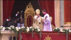 Pilgrims arrive for Easter Mass, Pope greets crowd; address Instructional Video