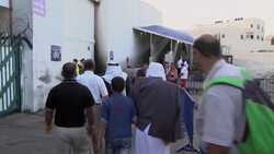 Faithful travel to al-Aqsa mosque for prayers News Clip