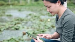 Woman use tablet Stock Footage