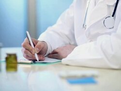 Doctor writing Stock Footage