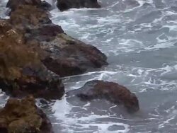 HD: Vagues et rochers ( Mediterranean Sea ) Stock Footage