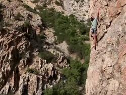 Handheld shot of a rock-climber far from ground. Stock Footage