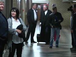 Barry Roux Arriving at Court - Pistorius Trial News Clip
