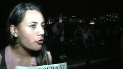 CLEAN : Demonstrators onto the roof News Clip