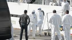 CLEAN : Rescuers bring migrant bodies ashore after shipwreck News Clip