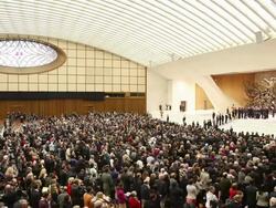 B-ROLL - Pope Francis Holds An Audience With Journalists And The Media at Hall Paul VI on March 16, 2013 in Vatican City, Vatican. (Footage by Giulio Origlia/Getty Images) Stock Footage