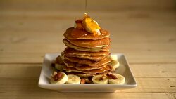 almond and bananas pancake with honey Stock Footage