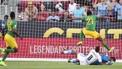VOICED : Uruguay golea 3-0 a Jamaica en despedida de Copa America News Clip