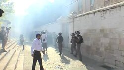 CLEAN : Clashes as Palestinians end boycott of Jerusalem holy site News Clip