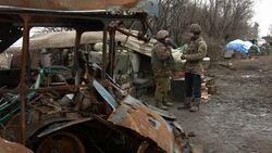 CLEAN : Ukrainian soldiers on the frontline say truce isn't respected News Clip
