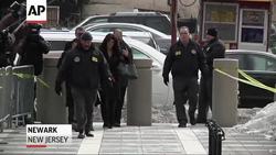 'Real Housewives of New Jersey' couple Teresa and Joe Giudice enter a Newark, New Jersey courthouse where they pleaded guilty to fraud charges Tuesday. (Mar. 4) Instructional Video