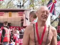 Tarzan runner - Virgin London Marathon Stock Footage