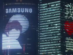 Samsung Advertising On Side Of Building News Clip
