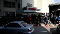 CLEAN : US ambassador slashed in Seoul attack (2) News Clip