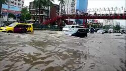 CLEAN : Commuters stuck in floodwaters in Bangladesh's Dhaka News Clip