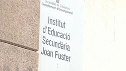 VOICED : Espana: Estudiante mata presuntamente a un profesor News Clip