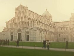 The leaning tower of Pisa in Campo dei Miracoli Stock Footage