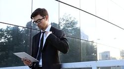 Using tablet outside of work Stock Footage