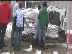 About 1,500 high school students turned out in the fog Wednesday to place sandbags and help fight off the fast-rising Red River and fatigue from a 3rd straight major flood.  Residents are being asked to finish sandbag dikes by Friday because of the potential for significant precipitation. News Clip