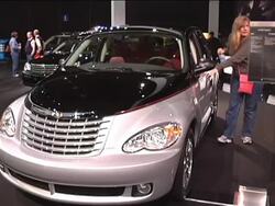 2010 Chrysler PT Cruiser Couture Edition montage Stock Footage