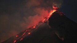 CLEAN : TIMELAPSE: Supermoon rises over erupting Philippine volcano News Clip