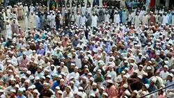 CLEAN : Islamists rally to call for blasphemy News Clip