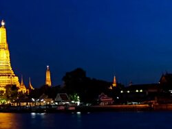 Timelapse-Wat arun and traffic boat in river at sunset.(panning) Stock Footage