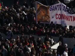 B-ROLL - Last weekly public audience of Benedict XVI from St. Peter's Square at St. Peter's Square on February 27, 2013 in Vatican City, Vatican. (Footage by Giulio Origlia/Getty Images) Stock Footage