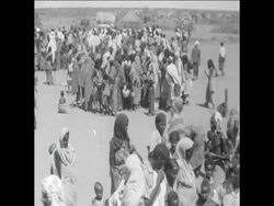 SYND 24 1 67 REFUGEES FLEE KENYA AND ARRIVE IN MOGADISHU News Clip