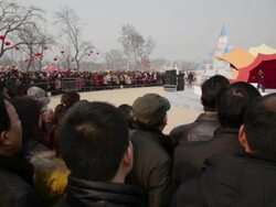 WS PAN People surround and watching puppet show  at temple fair to celebrate Chinese spring festival AUDIO / xi'an, shaanxi, china Stock Footage