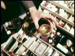 GLITTERING MAKE-UP News Clip