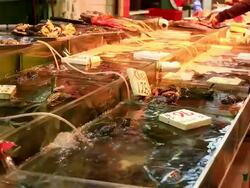 HD:People selecting fish at the market. Stock Footage