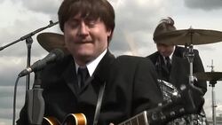  VOICED: Beatles otra vez sobre el tejado News Clip