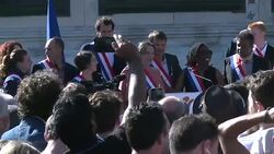 CLEAN : Melenchon criticizes Macron's proposal to slash France's MPs News Clip