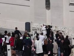 B-ROLL - Pope Francis Delivers First 'Urbi Et Orbi' Blessing During Easter Mass In St. Peter's Square at St. Peter's Square on March 31, 2013 in Vatican City, Vatican. (Footage by Giulio Origlia/Getty Images) Stock Footage