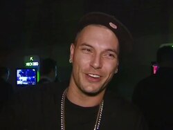 Xbox 360 Gears of War Launch Stock Footage