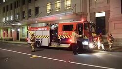 VOICED : Al menos dos muertos tras sismo en Nueva Zelanda News Clip