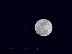 WS T/L T/Liew of Moon appearing from behind building / New York, United States  Stock Footage