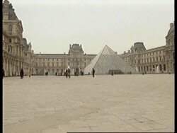 FRANCE: PARIS: PUBLIC WORKERS STRIKE AFFECTS TOURISM News Clip