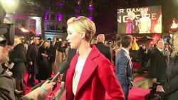 CLEAN : The Hunger Games Catching Fire premiere News Clip