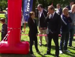 Victoria Pendleton talking to David Cameron News Clip