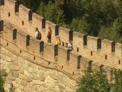 High angle view of tourists walking along battlements of Great Wall of China, Mutianyu, China Stock Footage
