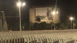 CLEAN : Early risers wait to render tribute to Fidel Castro News Clip