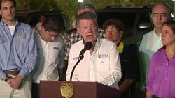 VOICED : Santos visita a colombianos deportados News Clip