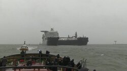 CLEAN : Massive oil rig lifting ship arrives in Rotterdam News Clip