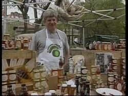 USA: NEW YORK: LOCAL HONEY IN THE BIG APPLE News Clip