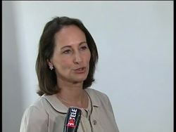 WRAP Couple at the head of France's Socialist Party breaking up, Royal Instructional Video