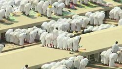 CLEAN : Hajj: Pilgrims perform Friday prayers on Arafat plain News Clip