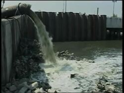 Toxic sludge hampers clean up Instructional Video