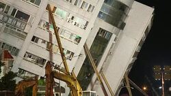 CLEAN : Rescuers scour tilting buildings after Taiwan quake kills six News Clip